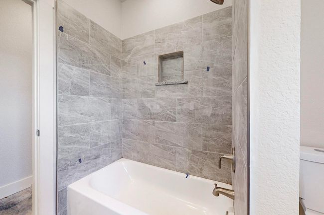 Full bath featuring shower / bath combination | Image 31