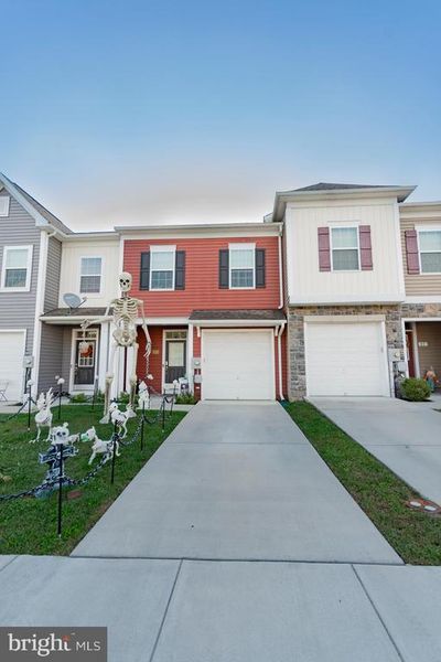 77 Darien Drive, Townhouse with 3 bedrooms, 2 bathrooms and null parking in BUNKER HILL WV | Image 3