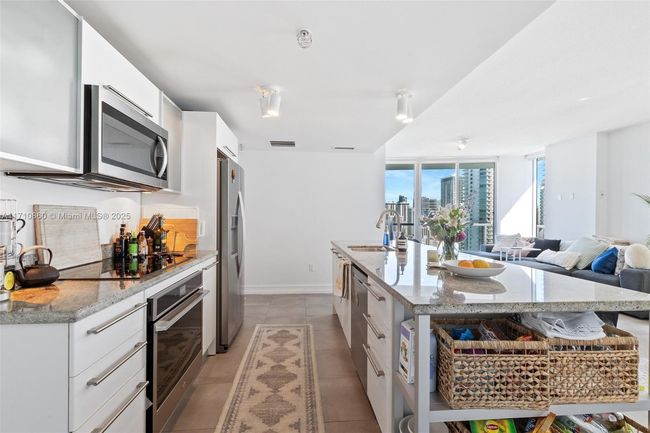 APT-3111 - 185 Sw 7 Th St, Condo with 3 bedrooms, 3 bathrooms and null parking in Miami FL | Image 6