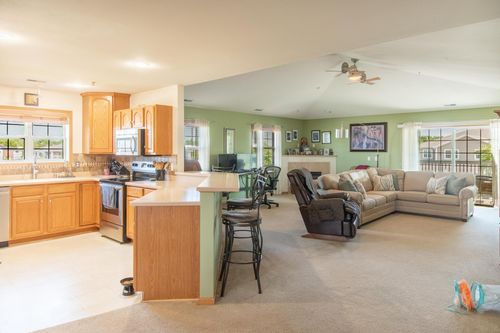 2425 11th Pl, Kenosha, WI, 53140-6418 | Card Image
