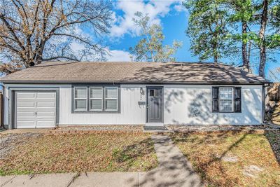 404 Ne 67th Place, House other with 3 bedrooms, 1 bathrooms and null parking in Gladstone MO | Image 1