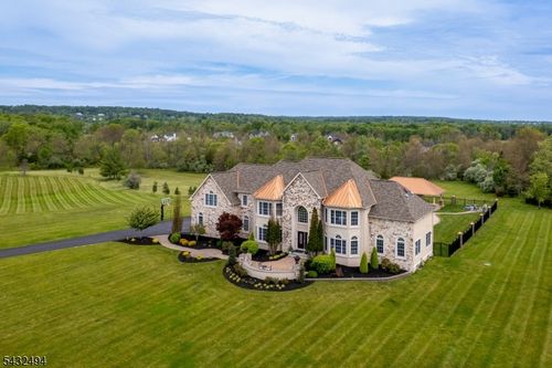 8 Kren Dr, Ringoes, NJ, 08551-2055 | Card Image