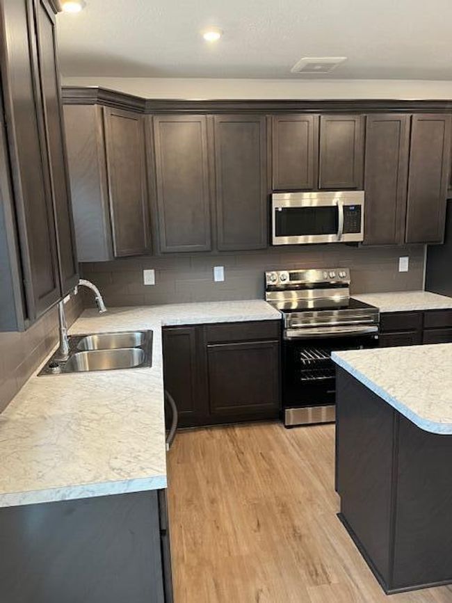 KITCHEN w/PULL-OUT MULTI-FUNTION FAUCET & EXTERIOR VENT | Image 17