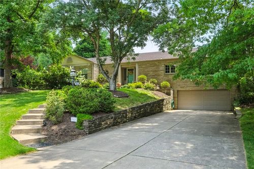 825 White Oak Cir, Pittsburgh, PA, 15228-1711 | Card Image