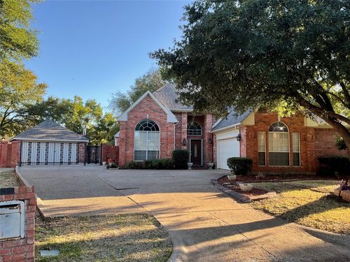 2102 Hunter Place Ln, Arlington, TX, 76006-5764 | Card Image