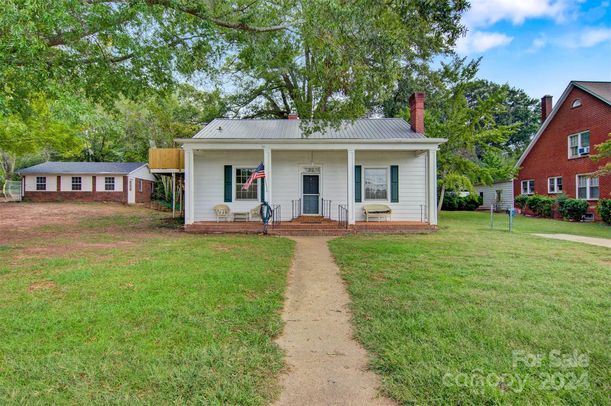 Main St, Granite Falls, NC 28630