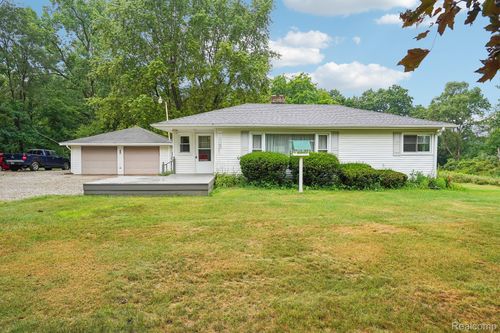 1909 Pero Lake Rd, Lapeer, MI, 48446-9093 | Card Image