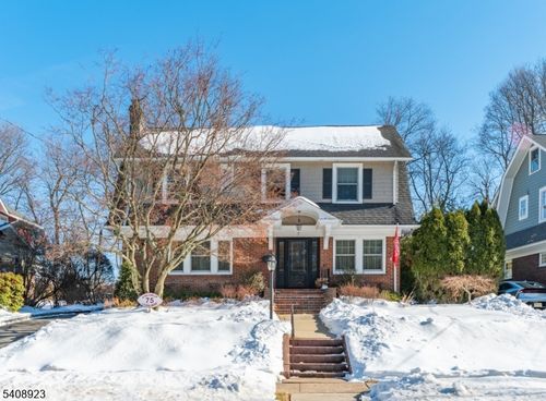 7 Wayland Dr, Verona, NJ, 07044-2330 | Card Image