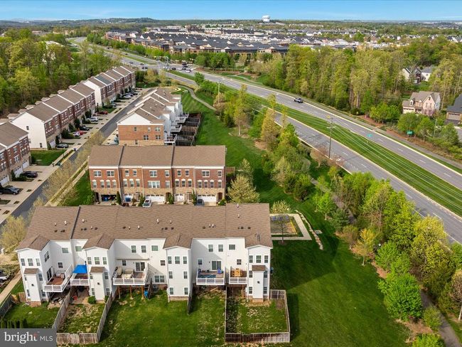 42241 Violet Mist Ter, Townhouse with 4 bedrooms, 4 bathrooms and null parking in BRAMBLETON VA | Image 43