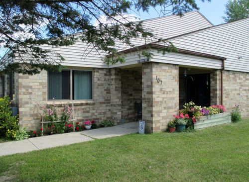 107 Edgewood St, New York Mills, MN, 56567-4222 | Card Image