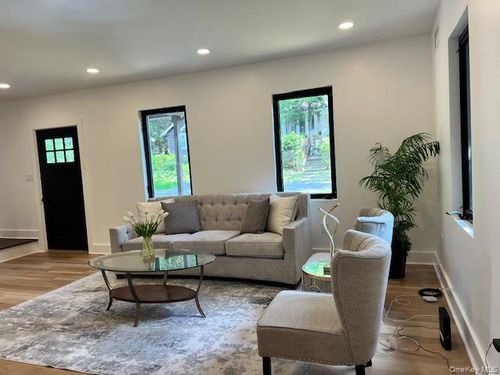 33 Van Nostrand Ave, Great Neck, NY, 11024-1821 | Card Image