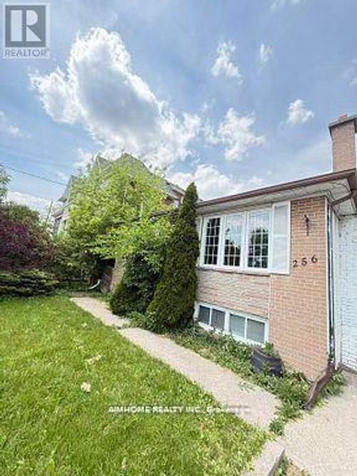 lower-256 Patricia Ave, North York, ON, M2M1J8 | Card Image