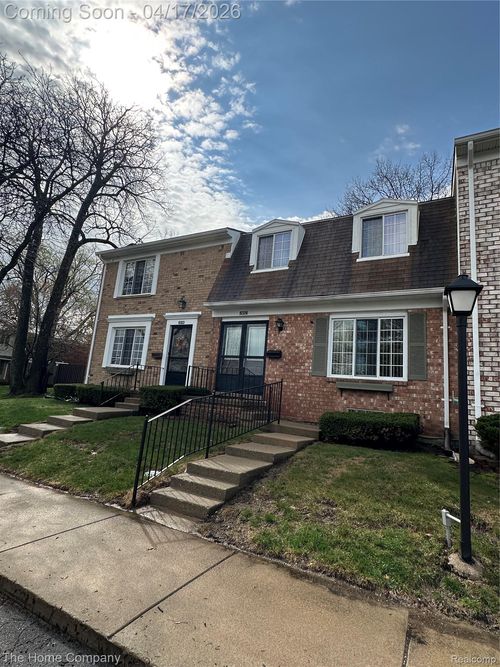 2052 Wickham St, Royal Oak, MI, 48073-1164 | Card Image