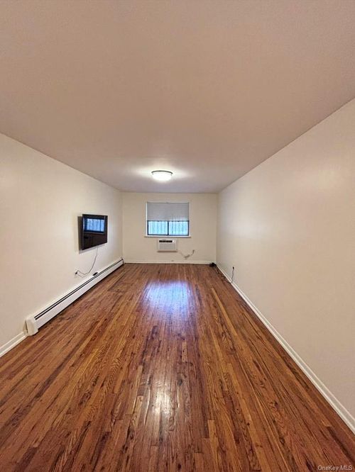 1r-4124 40th St, Sunnyside, NY, 11104-3702 | Card Image