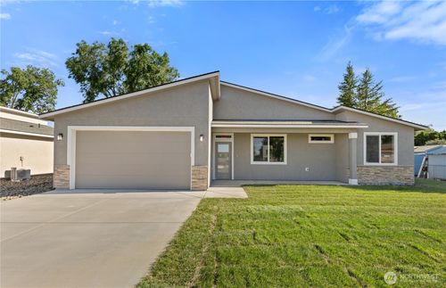 526 S Dorsing St, Moses Lake, WA, 98837-4064 | Card Image