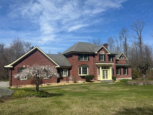 403 Munger Ln, Bethlehem, CT, 06751-1108 | Card Image