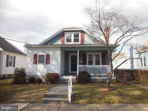 137 E Chestnut St, CLEONA, PA, 17042-3207 | Card Image
