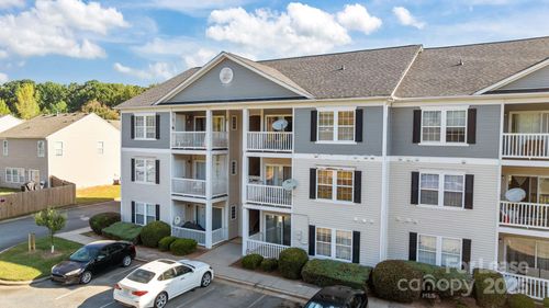 942 Plaza Walk Dr, Charlotte, NC, 28215-1861 | Card Image