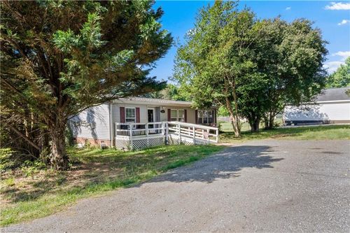 1990 Gumtree Road, Winston-Salem, NC, 27107 | Card Image