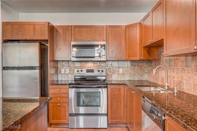 640 - 2455 W Serene Ave, Home with 1 bedrooms, 2 bathrooms and 1 parking in Las Vegas NV | Image 12