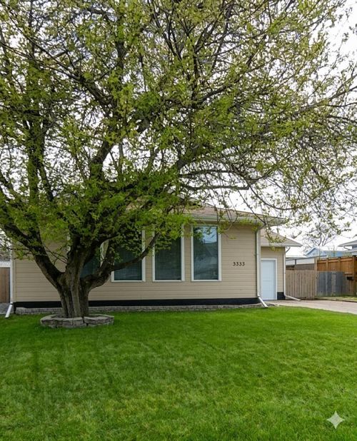 5333 57 Ave, Rocky Mountain House, AB, T4T1M7 | Card Image