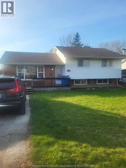 215 Fairview Avenue E, Essex, ON, N8M1X9 | Card Image