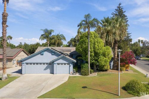 9500 Eagle Oak Rd, Bakersfield, CA, 93311-2415 | Card Image