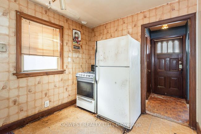 331 Lumsden Ave, House other with 3 bedrooms, 1 bathrooms and 1 parking in East York ON | Image 6