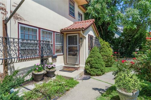 right-side-323 Wolfs Lane, Pelham, NY, 10803 | Card Image