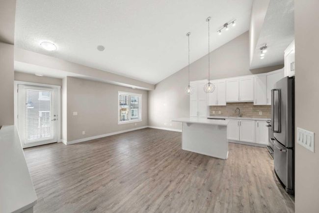 915 Cranbrook Walk Se, Home with 2 bedrooms, 1 bathrooms and 1 parking in Calgary AB | Image 2