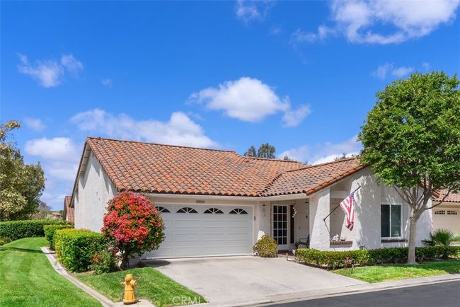 Beautiful manicured yard | Image 4