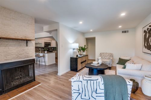 apt-203-3919 Holland Ave, Dallas, TX, 75219-3880 | Card Image