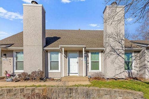 10788 Oakmont St, Overland Park, KS, 66210-1157 | Card Image