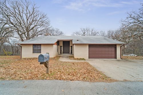 9727 E Redbud Street, Claremore, OK, 74017 | Card Image