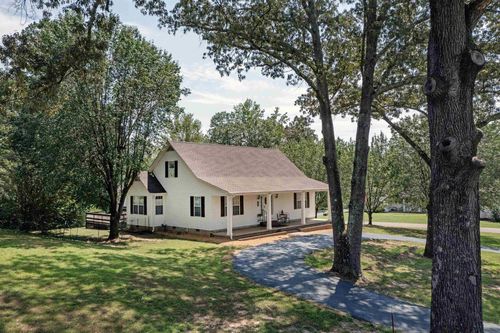 195 Tammy Dr, Selmer, TN, 38375-1409 | Card Image