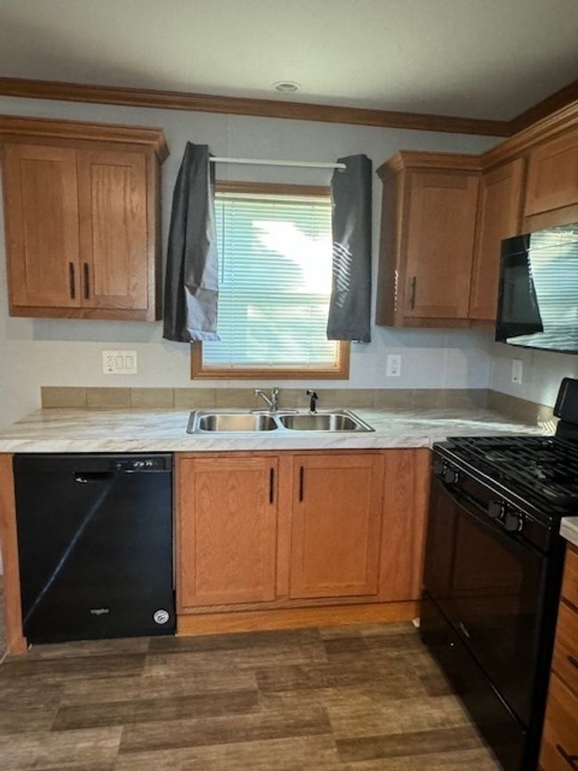 64 Baron Ave, Home with 1 bedrooms, 1 bathrooms and 2 parking in Pontiac IL | Image 8