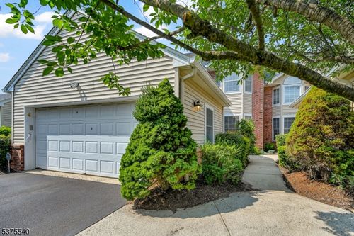 3 Bartlett Ct, Roseland, NJ, 07068-3733 | Card Image