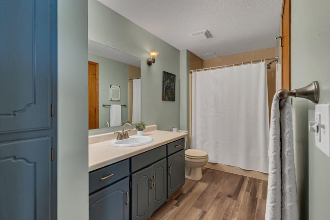 Lower level full bath | Image 21