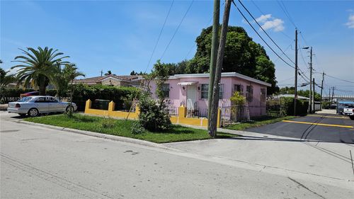 11 W 19th St, Hialeah, FL, 33010-2638 | Card Image