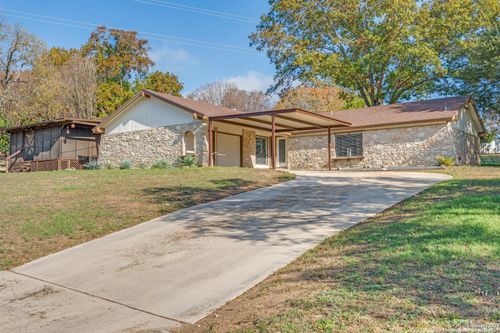 640 Crest Ln, New Braunfels, TX, 78130-3542 | Card Image