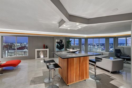 1509-300 Walnut St, Des Moines, IA, 50309-2224 | Card Image