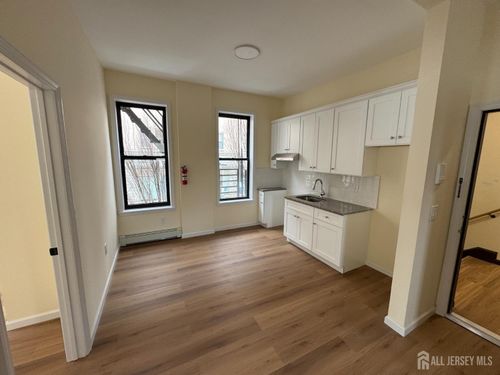 apt-1-290 King St, Perth Amboy, NJ, 08861-4441 | Card Image