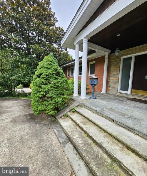 6204 Lenox Rd, BETHESDA, MD, 20817-6022 | Card Image