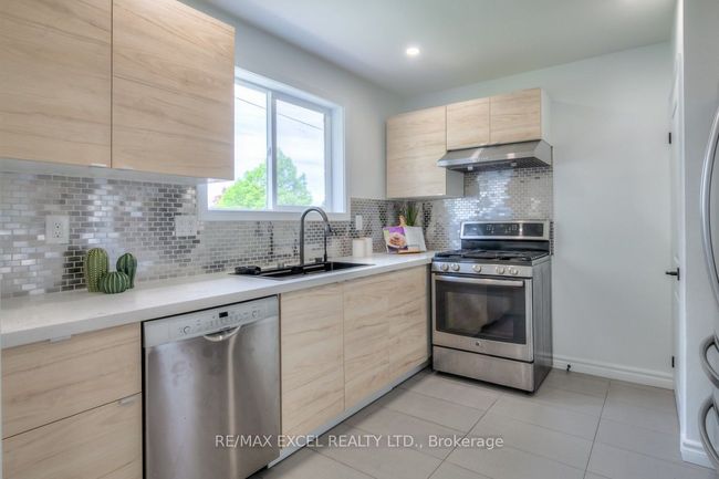 663 Lakeview Ave, House other with 5 bedrooms, 2 bathrooms and 3 parking in Oshawa ON | Image 10