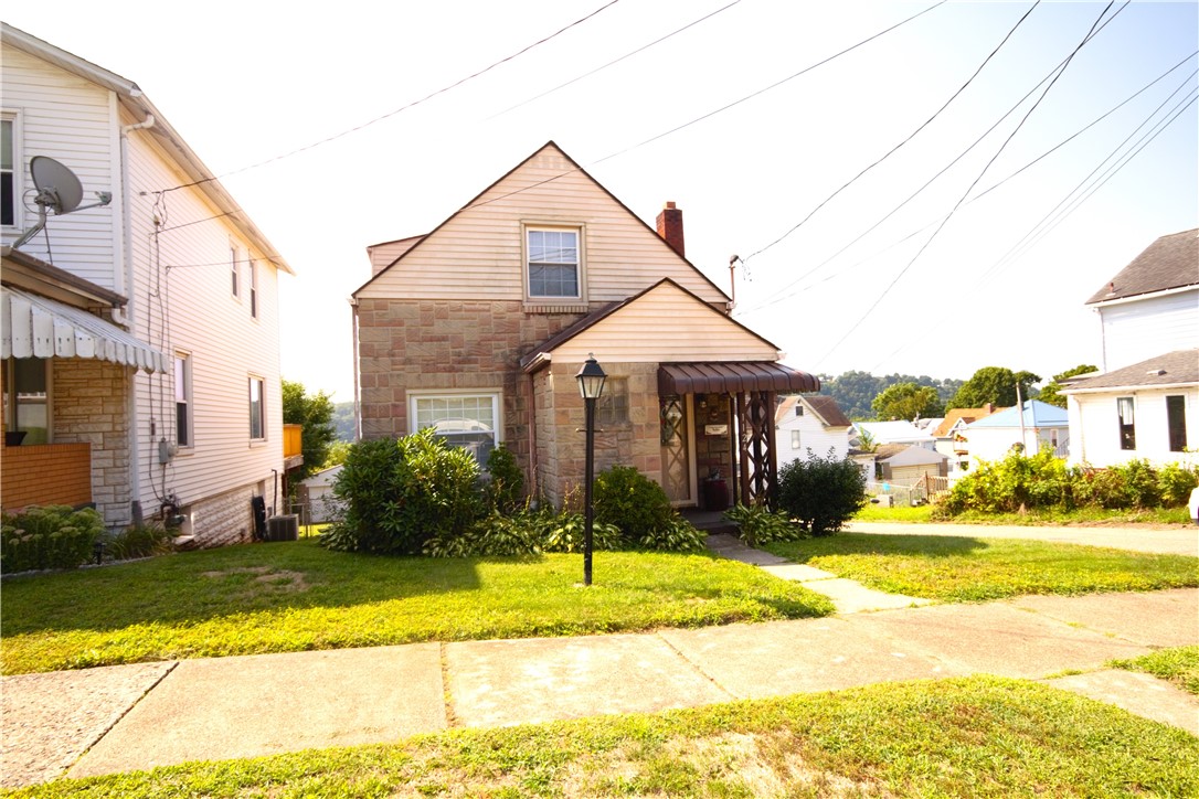 9th Ave, Brackenridge, PA 15014