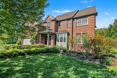 9367 Wildflower Way, Davisburg, MI, 48350-1050 | Card Image