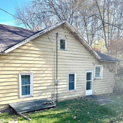 323 Locust St, Burlington, IA, 52601-6037 | Card Image