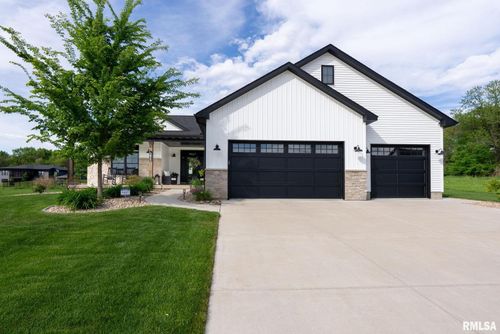 211 Ann Ave, Riverdale, IA, 52722-5720 | Card Image