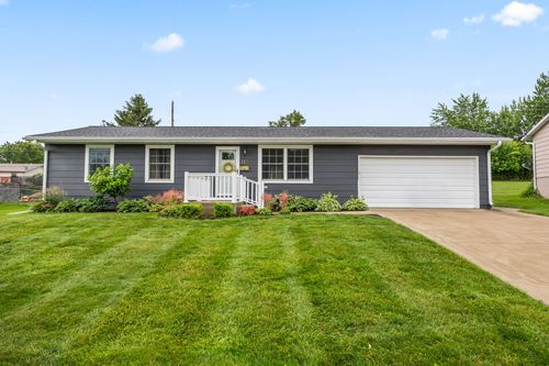 313 Thunderbird Dr, Marshalltown, IA, 50158-5267 | Card Image