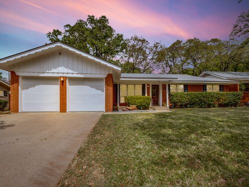712 Joanna Dr, Hurst, TX, 76053-4938 | Card Image
